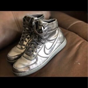 Nike high tops silver size 8